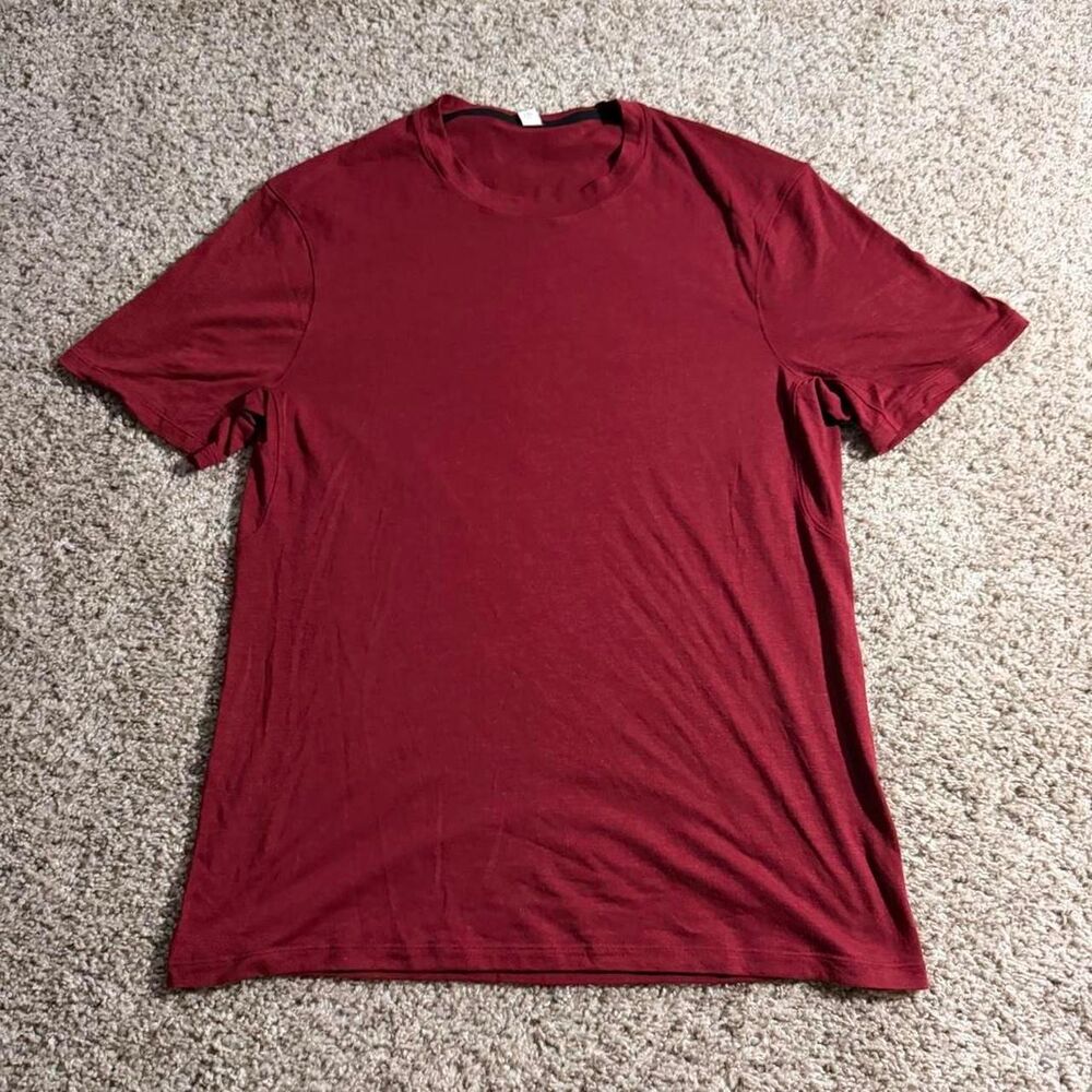 Lululemon Mens Medium Red Performance Shirt Athletic Training Gym Workout Tee